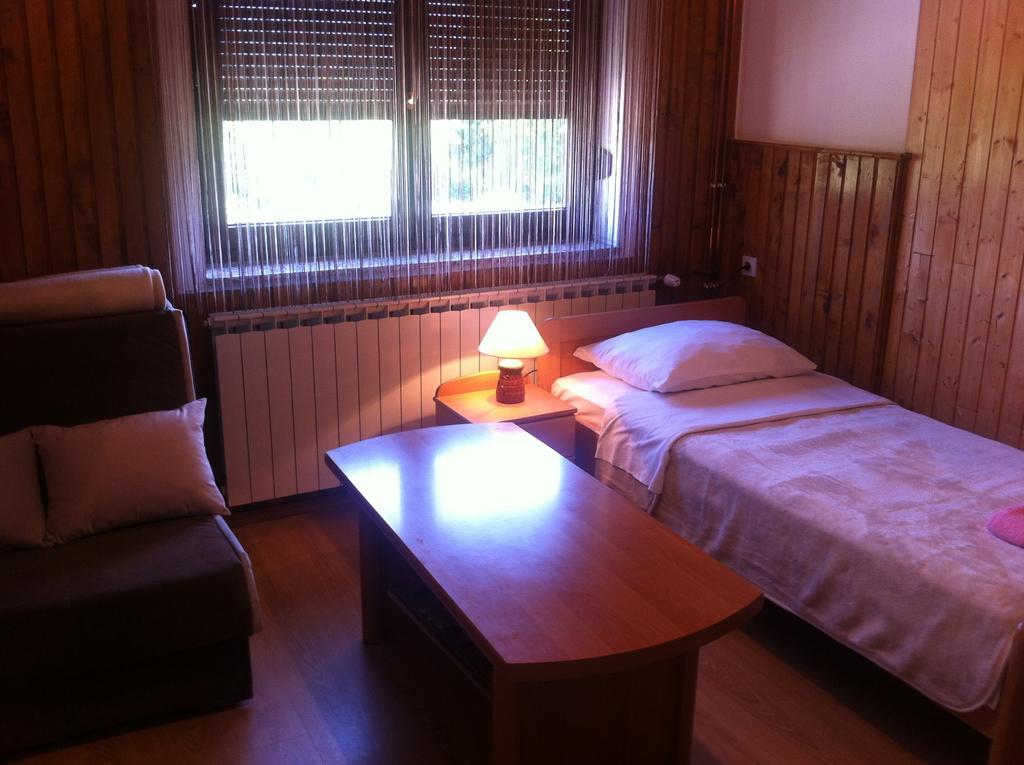 House Pribic Hotell Vrelo Koreničko Rum bild