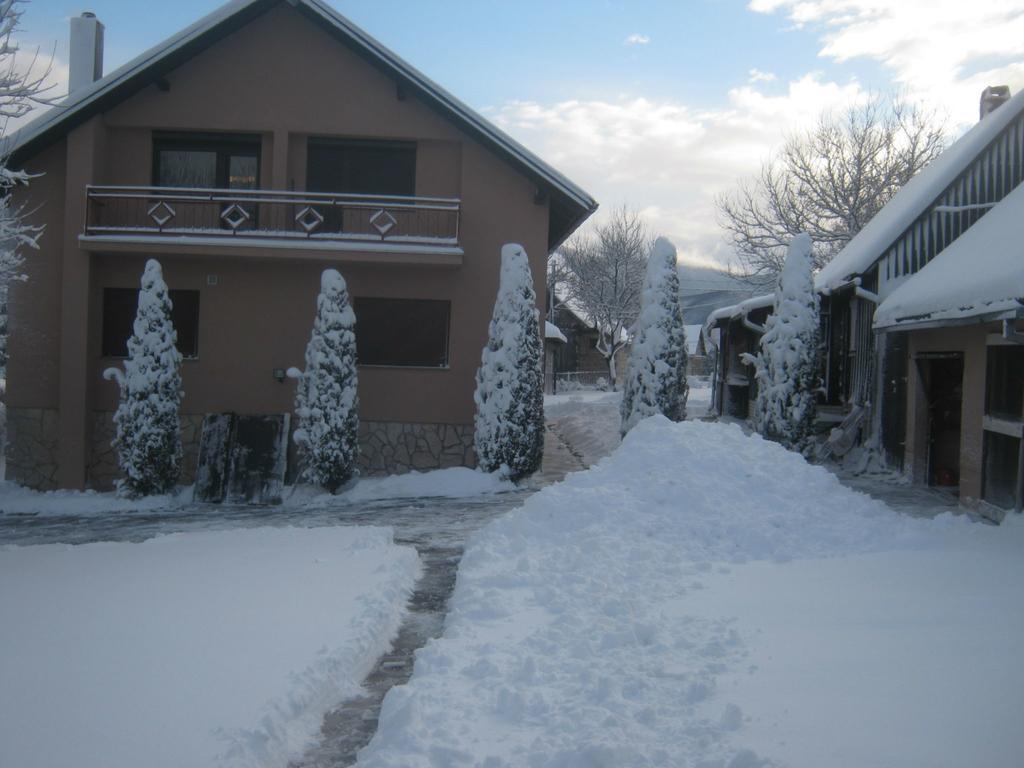House Pribic Hotell Vrelo Koreničko Exteriör bild